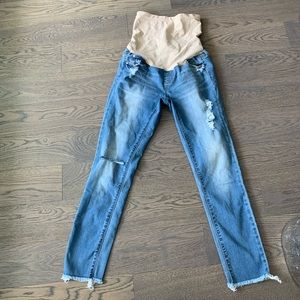 Maternity skinny distressed jeans 👖